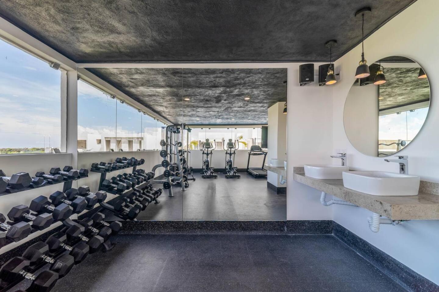 2 Bd With Private Balcony, Pool View, Gym Holiday home Tulum