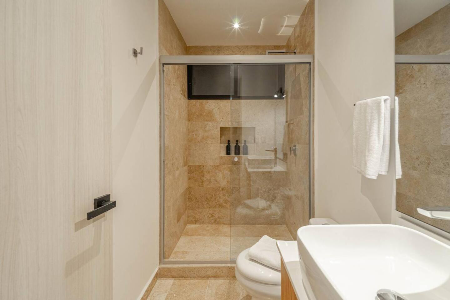 Holiday home 2 Bd With Private Balcony, Pool View, Gym