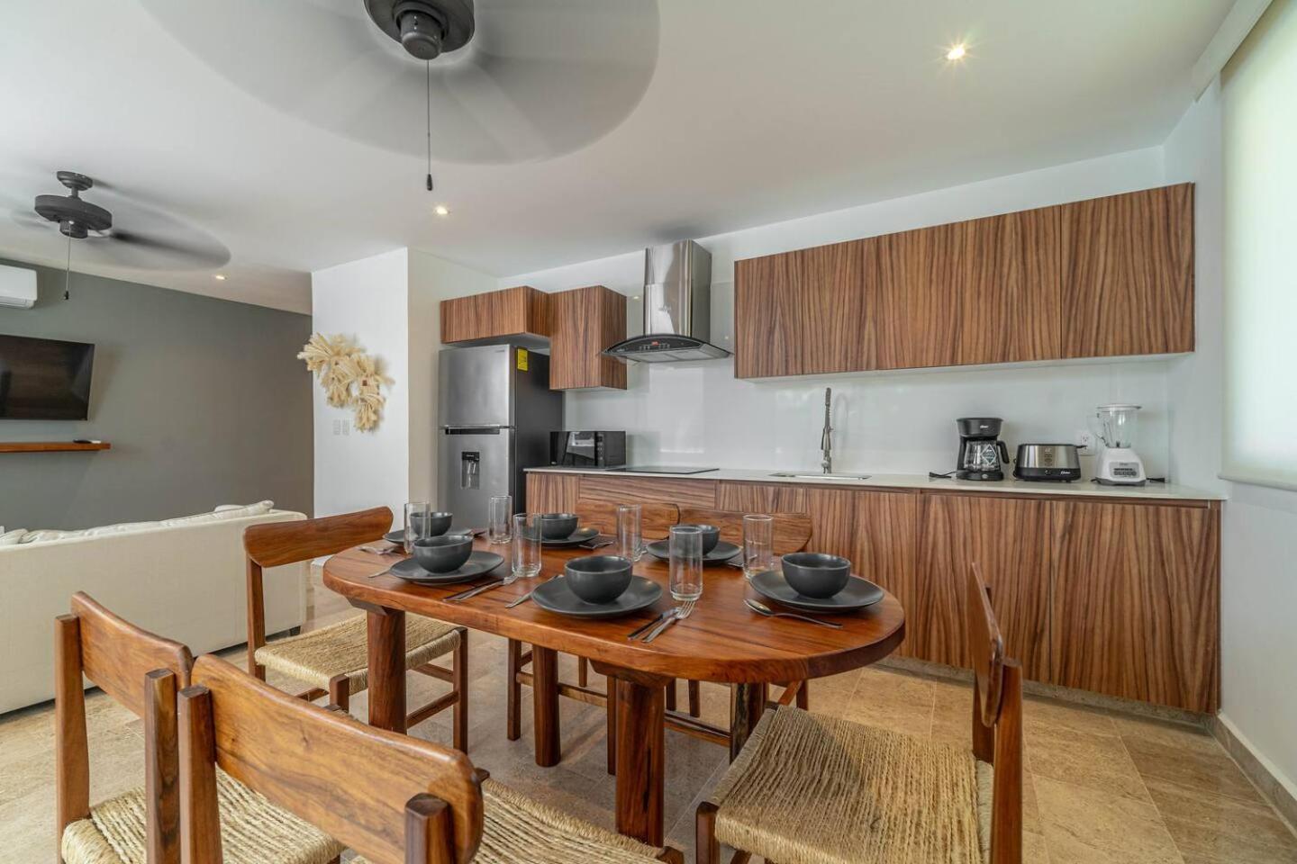 2 Bd With Private Balcony, Pool View, Gym Holiday home Tulum